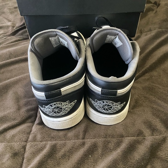 Air Jordan 1 Low - Picture 7 of 9